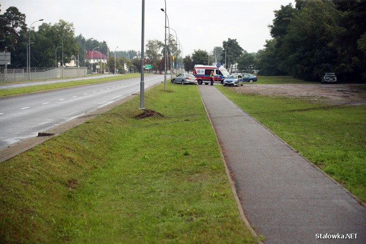 Zasłabł po czym zatrzymał się na latarni Kierowca trafił do szpitala