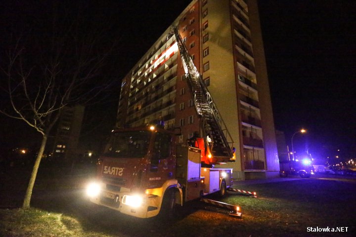 Spaleniu uległa odzież i inne rzeczy pozostawione na balkonie na czas remontu mieszkania. Jak się okazało do pożaru doszło wskutek odpalonego fajerwerka, który spadł na balkon.