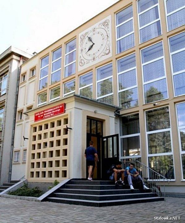 Zespół Szkół Ponadgimnazjalnych nr 1 jest najstarszą w mieście szkołą techniczną. Liczy przeszło 70 lat. W jej murach znajduje się liceum, technikum i szkoła zawodowa.