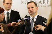 W Urzędzie Marszałkowskim w Rzeszowie odbyła się konferencja prasowa w sprawie zakupu przez spółki PIT-RADWAR oraz HSW sanockiego Autosanu.