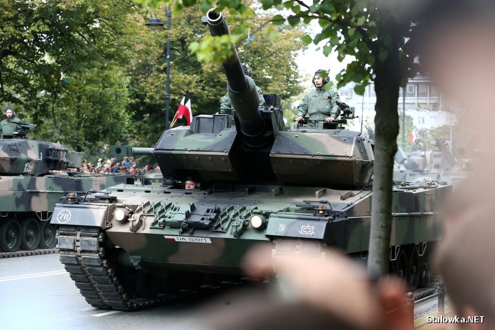 MON zawarł umowę z PGZ S.A. na modernizację czołgów Leopard 2A4. Eksploatowany przez polskie Wojska Lądowe niemiecki czołg ma osiągnąć standard o kryptonimie Leopard 2PL. Polski Leo osiągnie standard światowy dzięki optoelektronice z warszawskiej spółki PCO S.A., zarządzanej przez Ryszarda Kardasza, byłego prezesa HSW S.A.