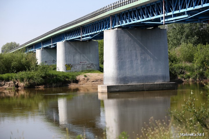 Most na przedłużeniu ulicy Brandwickiej w ciągu drogi wojewódzkiej nr 855 - Zaklików - Olbięcin.