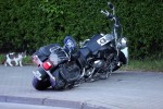 Wezwano grupę policyjnych techników. Na miejscu zabezpieczono ślady hamowania Harleya, które świadczyły o znacznej jego prędkości.