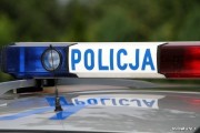 Policjanci pracowali na miejscu zdarzenia drogowego do jakiego doszło w Zaleszanach na drodze krajowej DK 77: Stalowa Wola-Sandomierz.