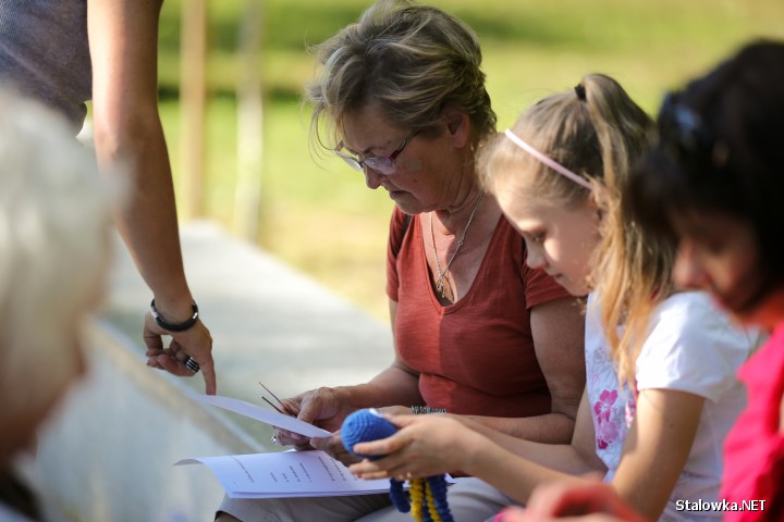 Stalowa Wola dołączyła do akcji Ośmiorniczki dla wcześniaków. Przedsięwzięcie promowały w sobotę, 18 czerwca 2016 roku w parku miejskim wolontariuszki.