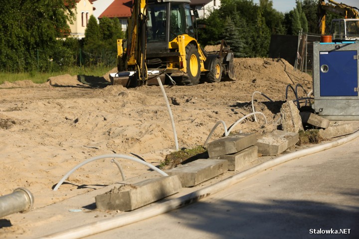 O inwestycję zabiegali mieszkańcy z powodu notorycznie zalewanych domostw. Kanalizacja ma służyć odwodnieniu ulicy Kasztanowej oraz obniżeniu poziomu wód gruntowych na terenie osiedla.