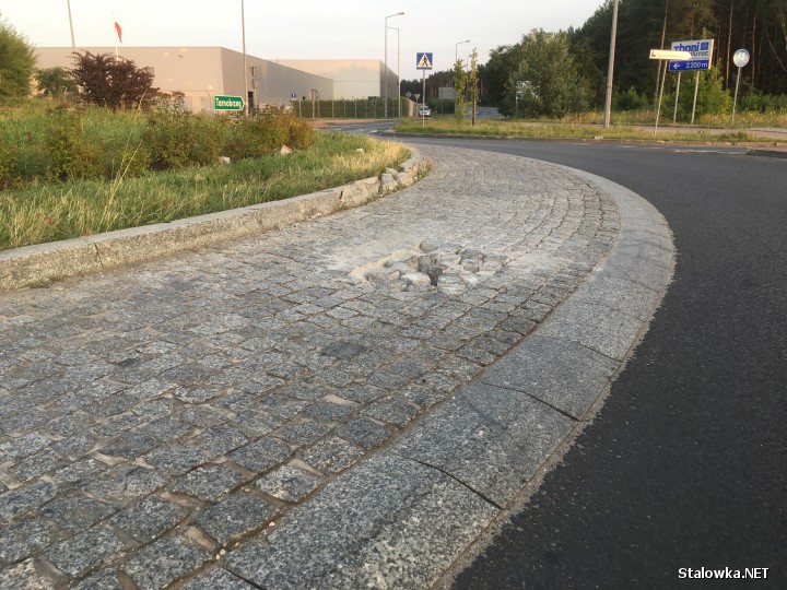 Na strefie przemysłowej w Stalowej Woli kolejne rondo nie wytrzymuje ruchu pojazdów ciężkich. Chodzi o skrzyżowanie okrężne na ulicy Grabskiego.