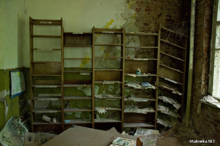  Jeden z zachowanych mebli w przedszkolu w Kopaczi.