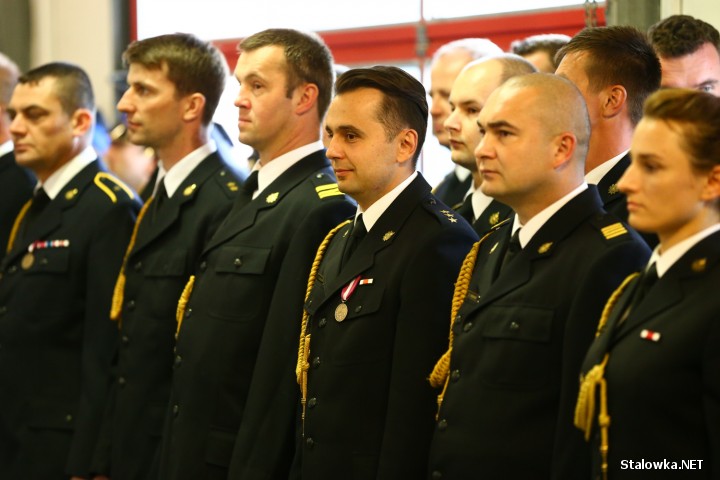 Uroczystość powołania na nowego komendanta straży pożarnej w Stalowej Woli, którym został Robert Lebioda.