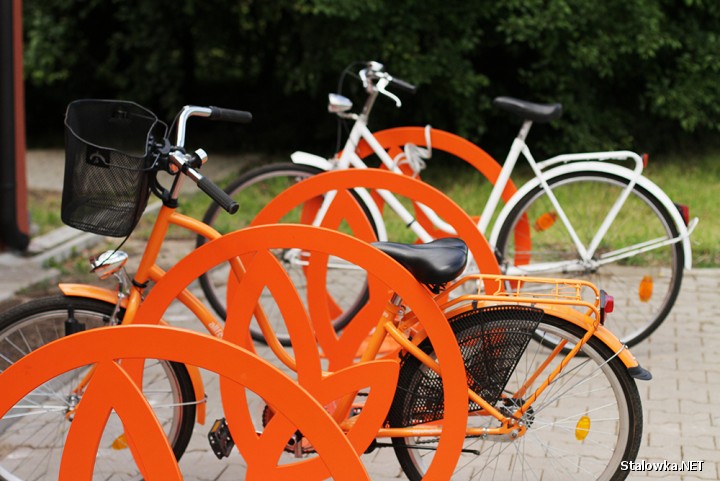 Akcja Stojaki rowerowe dla Twojego miasta jest organizowana po raz piąty przez Fundację Allegro All For Planet. Wykręcone przez mieszkańców kilometry zamienia na stojaki, które niebawem staną w 20 miastach Polski. Do rozdysponowania jest 300 sztuk.