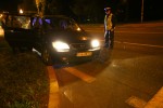 Policjanci ze stalowowolskiej drogówki ustalają dane kierowcy TIR-a. W zdarzeniu nikt nie odniósł żadnych obrażeń. Zostało zakwalifikowane jako kolizja.