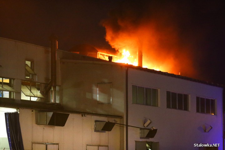 Do pożaru doszło w jednej z hal odlewni felg aluminiowych w strefie przemysłowej miasta.