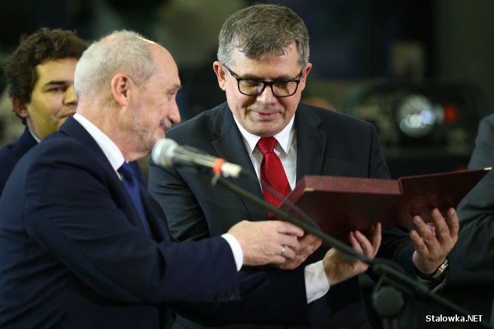 HSW S.A.: Minister Antoni Macierewicz w Hucie Stalowa Wola.