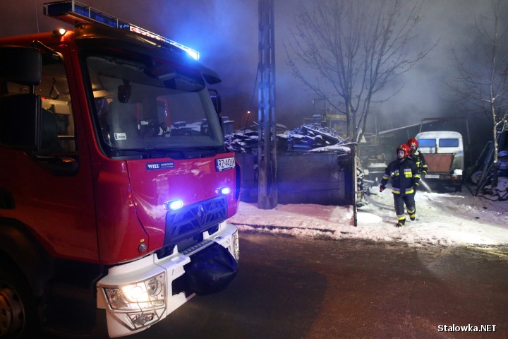 Do pożaru doszło na ulicy Janusza Kusocińskiego na osiedlu Piaski w Stalowej Woli.