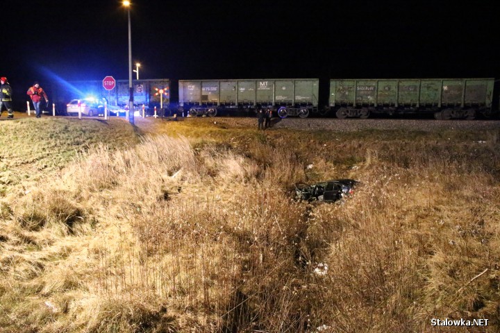 Na miejsce wezwano policyjnych techników oraz grupę do badania wypadkow kolejowych. Służby wyjaśniają okoliczności zdarzenia.