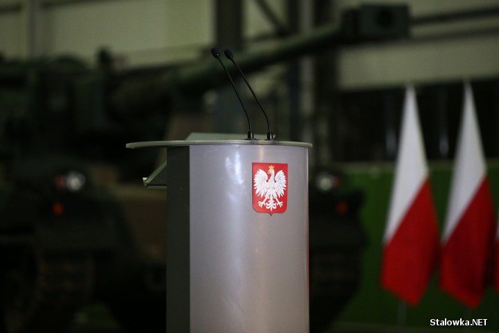 Stalowa Wola: Premier RP Beata Szydło i Minister MON Antoni Macierewicz w HSW S.A.