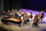 W programie zatytułowanym Muzyczna Europa wystąpiła Accademia dell’Arco Chamber Orchestra pod dyrekcją prof. Pawła Radzińskiego. Towarzyszyli jej młodzi pianiści z Polski, Ukrainy, Szwajcarii i Danii.