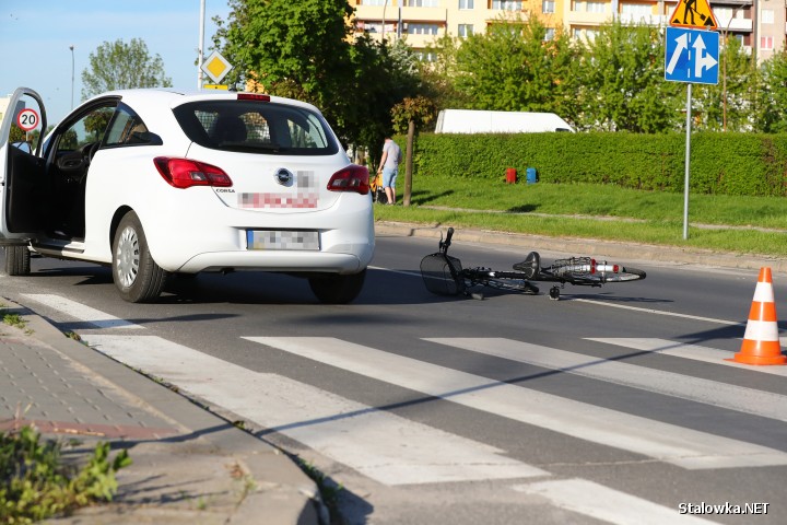 Poszkodowana 15-letnia rowerzystka trafiła do szpitala w Stalowej Woli. Uskarżała się na bóle miednicy.