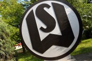 Huta Stalowa Wola S.A. 1 czerwca 2017 r. ogłosiła przetarg na sprzedaż należących do spółki m.in samochodów osobowych.