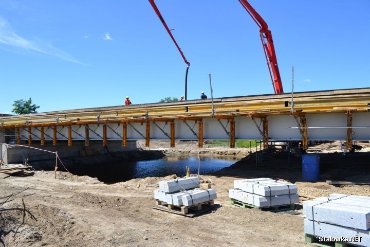 Dobiegają końca prace budowlane mostów na rzece Łęg w Przyszowie. Jak dowiedział się portal Stalowka.NET termin zakończenia robót został wyznaczony na koniec sierpnia.