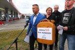 Działacze stalowowolskiej Platformy Obywatelskiej wraz z koalicjantami po 10 latach przypomnieli o akcji Zabij ceny paliw, zanim one… Towarzyszył im kanister symbol, który niegdyś wykorzystywano do protestów.