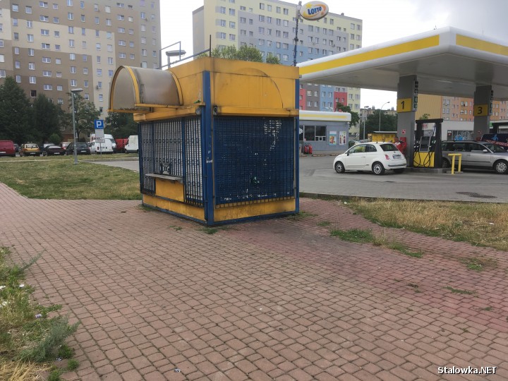 Mieszkańcy odetchnęli z ulgą. Od kilku dni z krajobrazu przy Al. Jana Pawła II nieopodal stacji benzynowej zniknął stary przystanek autobusy.