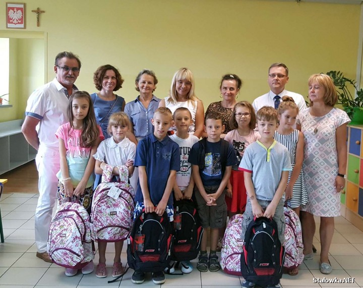W Szkole Podstawowej numer 5 imienia Energetyków dziesięcioro uczniów otrzymało plecaki z wyposażeniem do nauki w szkole.