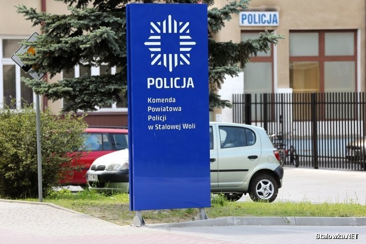 Policjanci ruchu drogowego zatrzymali prawo jazdy 21-letniemu mieszkańcowi powiatu stalowowolskiego.