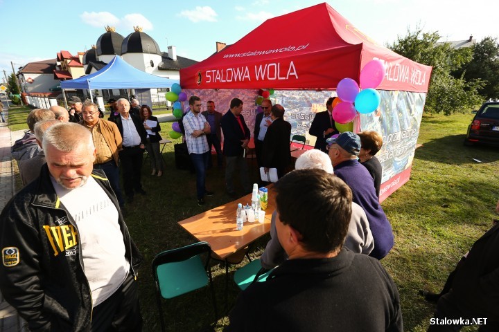 Od najbliższego poniedziałku 18 września 2017 roku w Stalowej Woli rozpoczynają się spotkania osiedlowe. Przez najbliższe dni prezydent wraz z radnym z danego okręgu oraz pracownikami Urzędu Miasta spotkają się z mieszkańcami w plenerze.