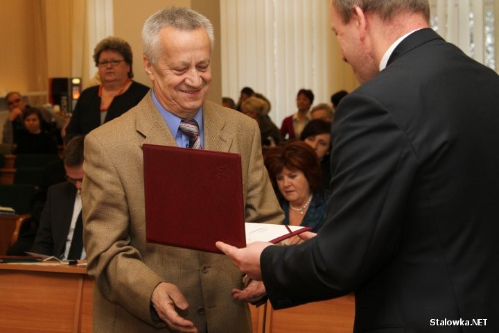 Po 36 latach pracy wicedyrektor LO im. KEN Stanisław Ordon odchodzi na zasłużoną emeryturę. W latach 2010-2014 był radnym miejskim.
