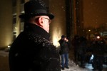 Mimo śnieżycy przed Sąd Rejonowy w Stalowej Woli przybyło około 50 osób.
