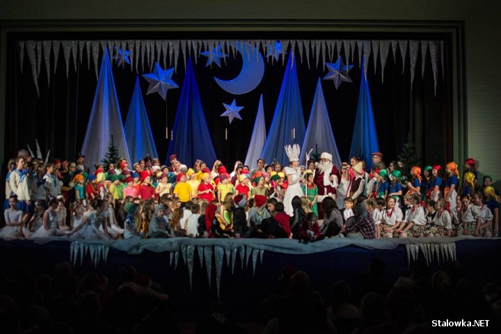 6 i 7 grudnia 2017 roku w Miejski Domu Kultury w Stalowej Woli odbyło się widowisko sceniczne pod nazwą Mikołaj w Krainie Królowej Śniegu.