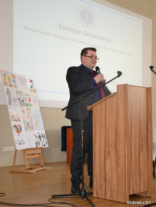 Profesor Zbigniew Krysiak, prezes Instytutu Myśli Schumana, gościł w Stalowej Woli, w czwartek spotkał się z uczniami szkół ponadgimnazjalnych i mieszkańcami powiatu stalowowolskiego w Centrum Edukacji Zawodowe.