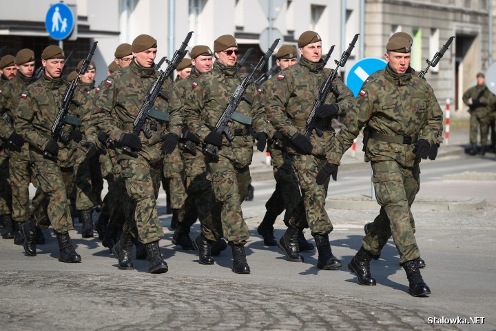 Stalowa Wola: uroczysta przysięga żołnierzy Wojsk Obrony Terytorialnych.