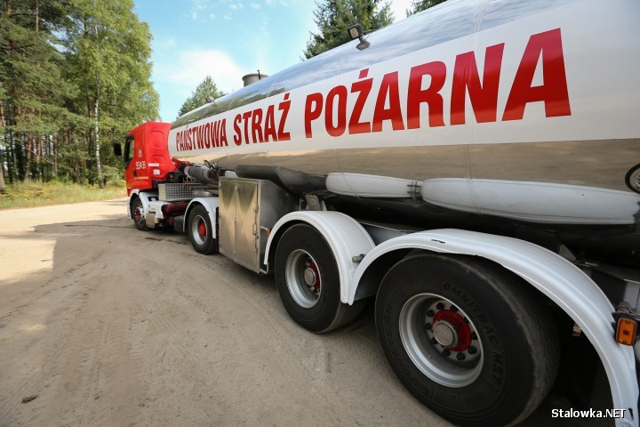 W akcji wzięły udział dromadery, które tankowały wodę na lotnisku w Turbi oraz cysterna z 25000 litrów wody z jednostki straży w Stalowej Woli.