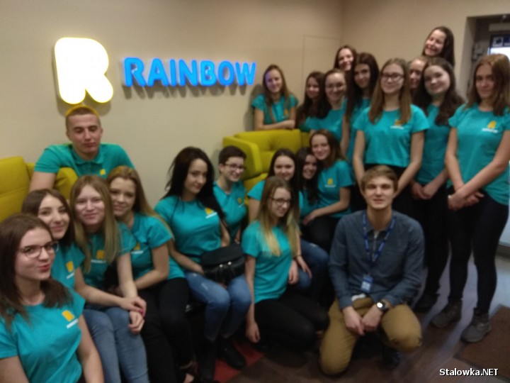 Rainbow sprawuje swój patronat tylko nad pięcioma klasami w Polsce, zatem klasa o kierunku technik obsługi turystycznej w Zespole Szkół Ponadgimnazjalnych Nr 3 w Stalowej Woli, ze specjalnością animator czasu wolnego jest jedyną taką klasą na Podkarpaciu.