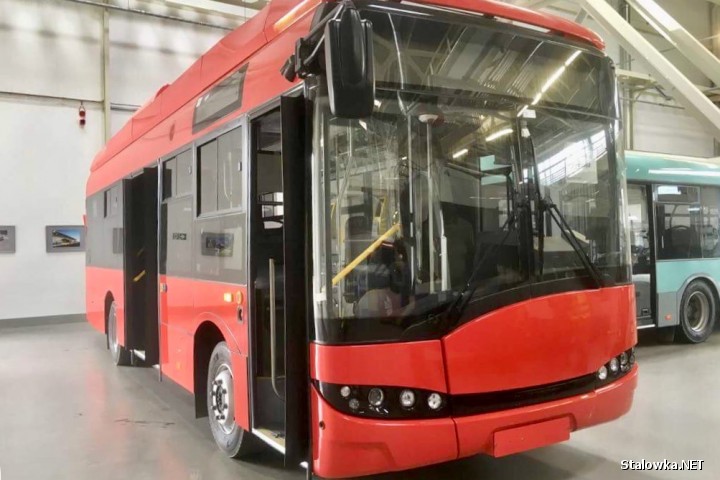 Dziś stalowowolska delegacja odwiedziła fabrykę Solaris Bus & Coach S.A. na zaproszenie polskiego producenta komunikacji miejskiej. Z linii produkcyjnej zjechał już pierwszy pojazd.