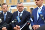 Minister Infrastruktury Andrzej Adamczyk odwiedził dziś Stalową Wolę. Jednym z punktów objętych wizytacją przedstawiciela rządu były inwestycje kolejowe i drogowe.