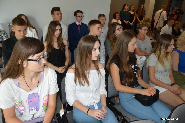 W Regionalnej Izbie Gospodarczej odbył się finał VI Powiatowego Konkursu Krok w przyszłość dla uczniów szkół ponadgimnazjalnych z powiatu niżańskiego, tarnobrzeskiego i stalowowolskiego. Wpłynęło 29 biznesplanów. To dużo.