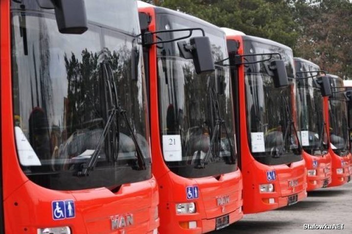 Miejski Zakład Komunalny w Stalowej Woli przypomina pasażerom o obowiązującym wakacyjnym rozkładzie jazdy autobusów.