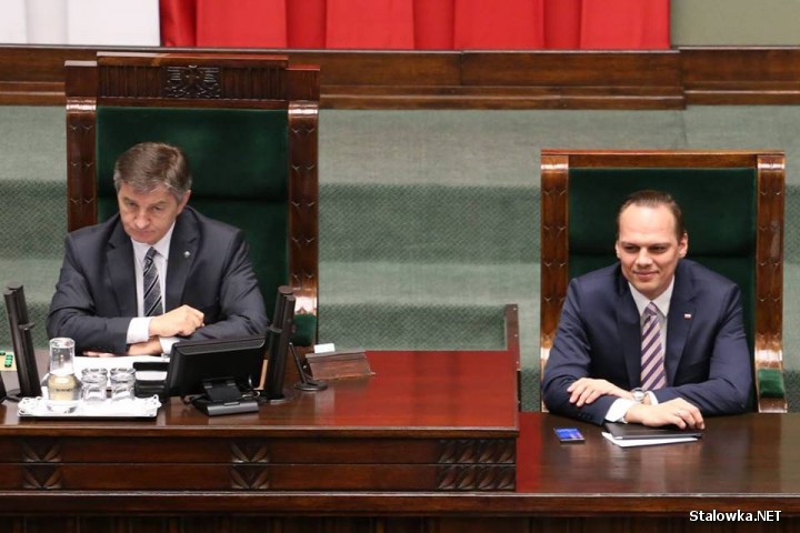 Klub Parlamentarny Prawa i Sprawiedliwości desygnował posła Rafała Webera na sekretarza Sejmu. Podczas posiedzeń zajmuje teraz miejsce przy Marszałku.