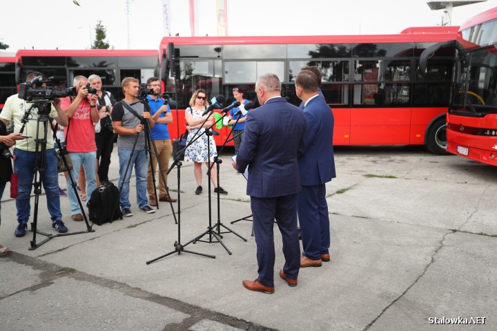 Prezentacja nowego taboru komunikacji miejskiej w Stalowej Woli.