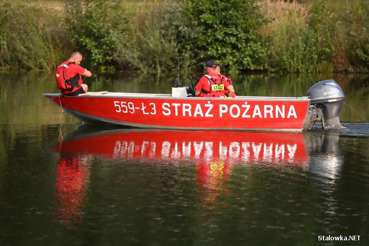W trakcie działań zbadano dno sonarem z łodzi OSP Stalowa Wola. Następnie płetwonurkowie z Przemyśla zeszli pod wodę.