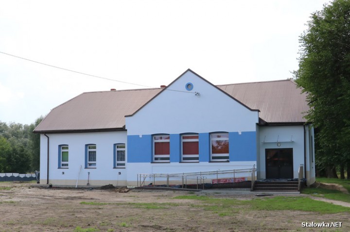 Zakończone zostały prace remontowe związane z dociepleniem i wykonaniem elewacji domu ludowego w Woli Rzeczyckiej. 