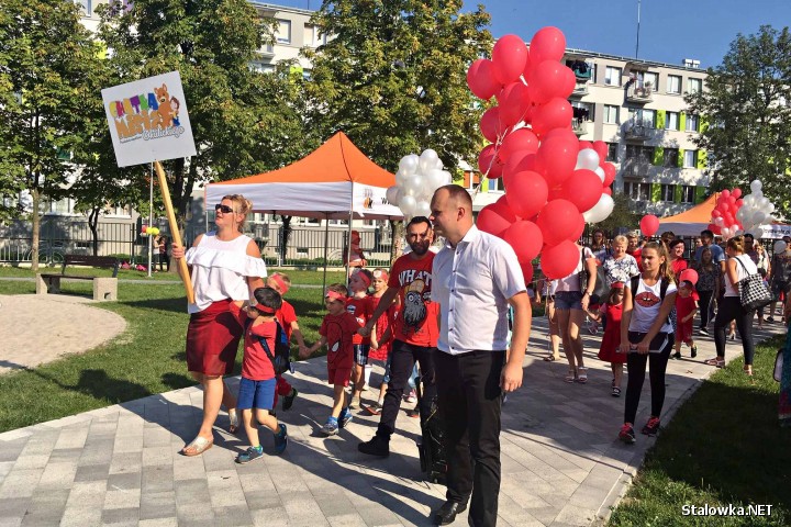 Na Centralnym Placu Zabaw w Stalowej Woli odbyły się obchody III Stalowowolskiego Dnia Przedszkolaka. Organizatorem imprezy było Niepubliczne Przedszkole Chatka Misia.
