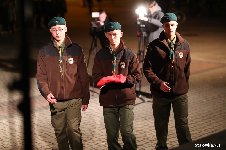Uroczysty apel i ognisko w okazji 80-lecia harcerstwa w Stalowej Woli.