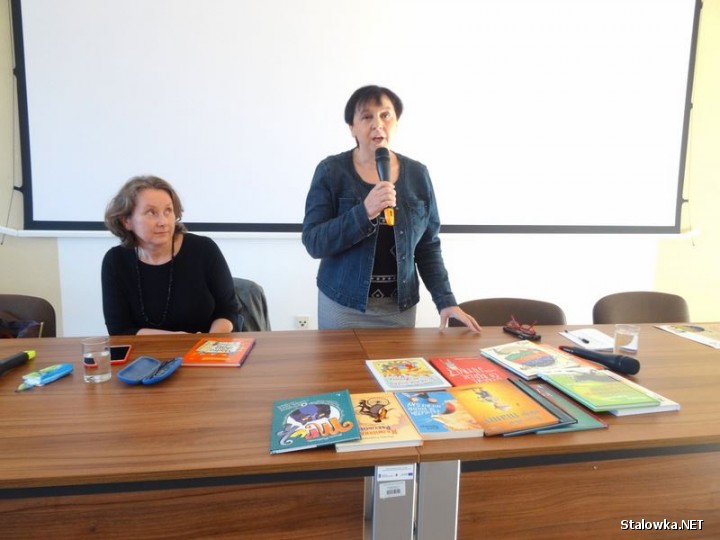 Salwy śmiechu wypełniały co rusz salę konferencyjną Miejskiej Biblioteki Publicznej w Stalowej Woli podczas spotkana autorskiego z Renatą Piątkowską, popularną autorką książek dla dzieci i młodzieży. 