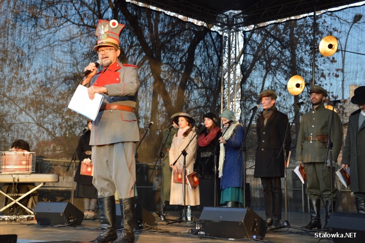 Krakowscy artyści zawitali do Stalowej Woli, by wspólnie z mieszkańcami świętować 100-lecie odzyskania przez Polskę Niepodległości. 