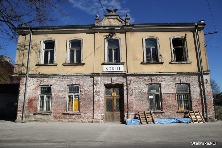 Budynek Sokoła powstał w 1906 roku. Pełnił rolę domu kultury. Miasto chce mu przywrócić pierwotne funkcji.