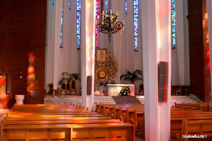 Od dziesięciu lat w całej Polsce, w Wielki Piątek odbywa się Noc Konfesjonałów. Do późnych godzin w kościołach wierni mogą skorzystać z sakramentu pojednania.